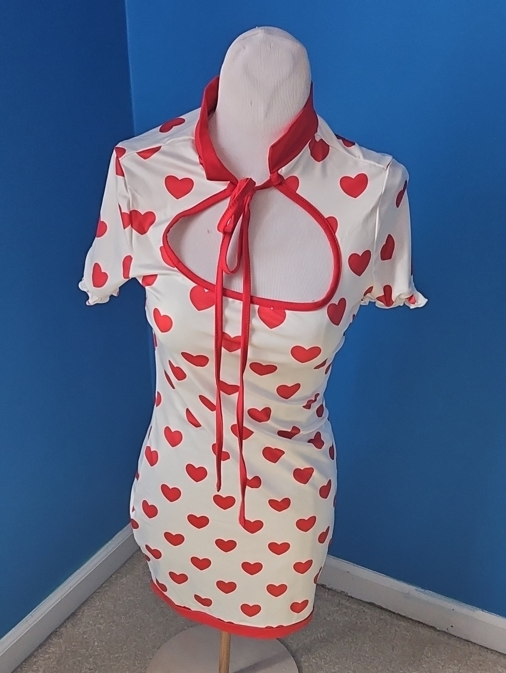 SHEIN White Chemise with Red Heart Print and Keyhole Tie